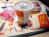 お昼は軽くマクドナルドで