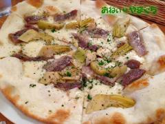 イベリコ豚のスモークとアーティーチョークのピザ